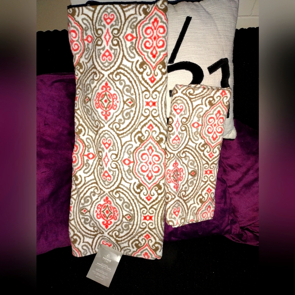 2 Pc JCPenney Home Madrid Bath & Hand Towel Collection